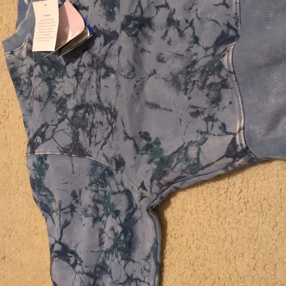 Women's NWT Joy Lab Relaxed Fit Sweatshirt - Picture 9 of 16